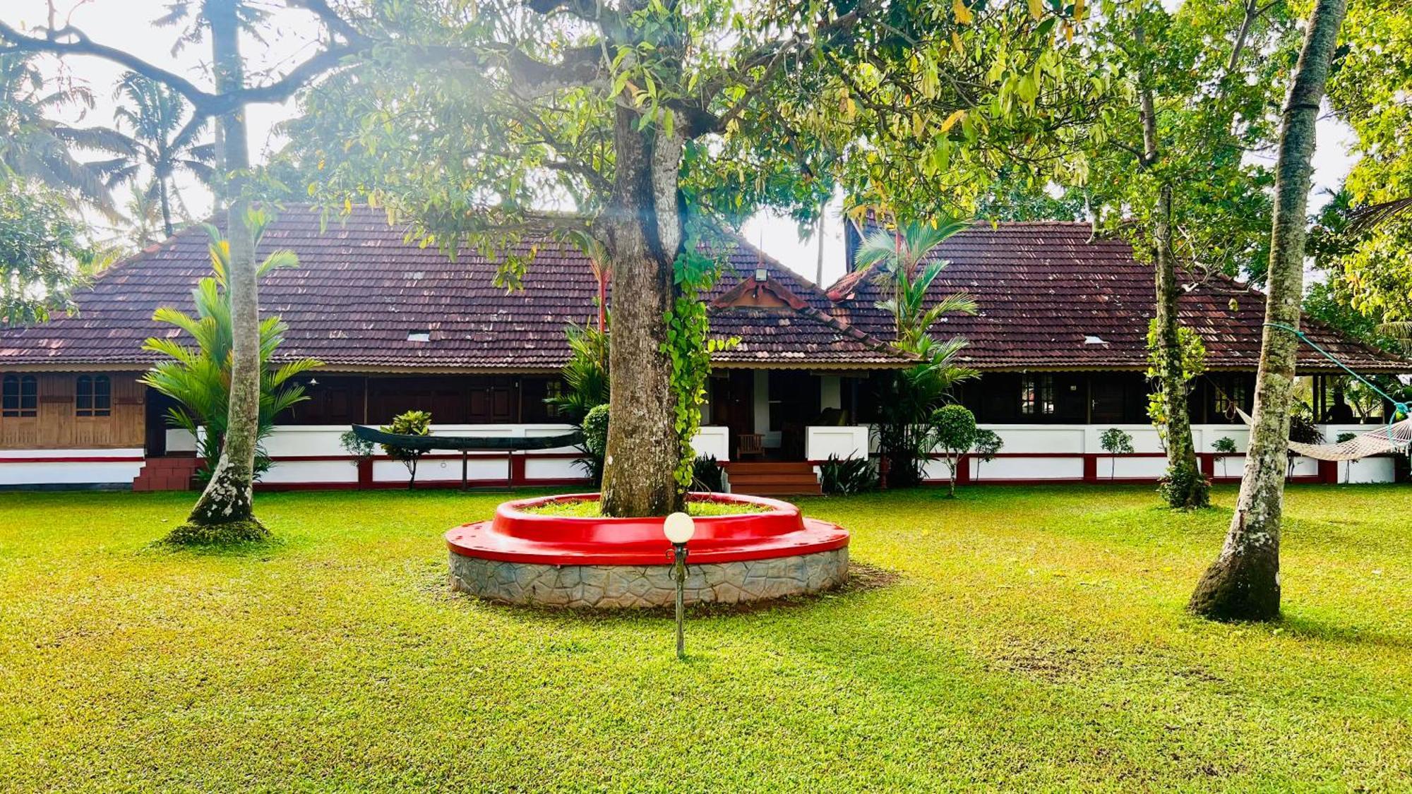 The Pamba Heritage Villa Champakulam Екстериор снимка