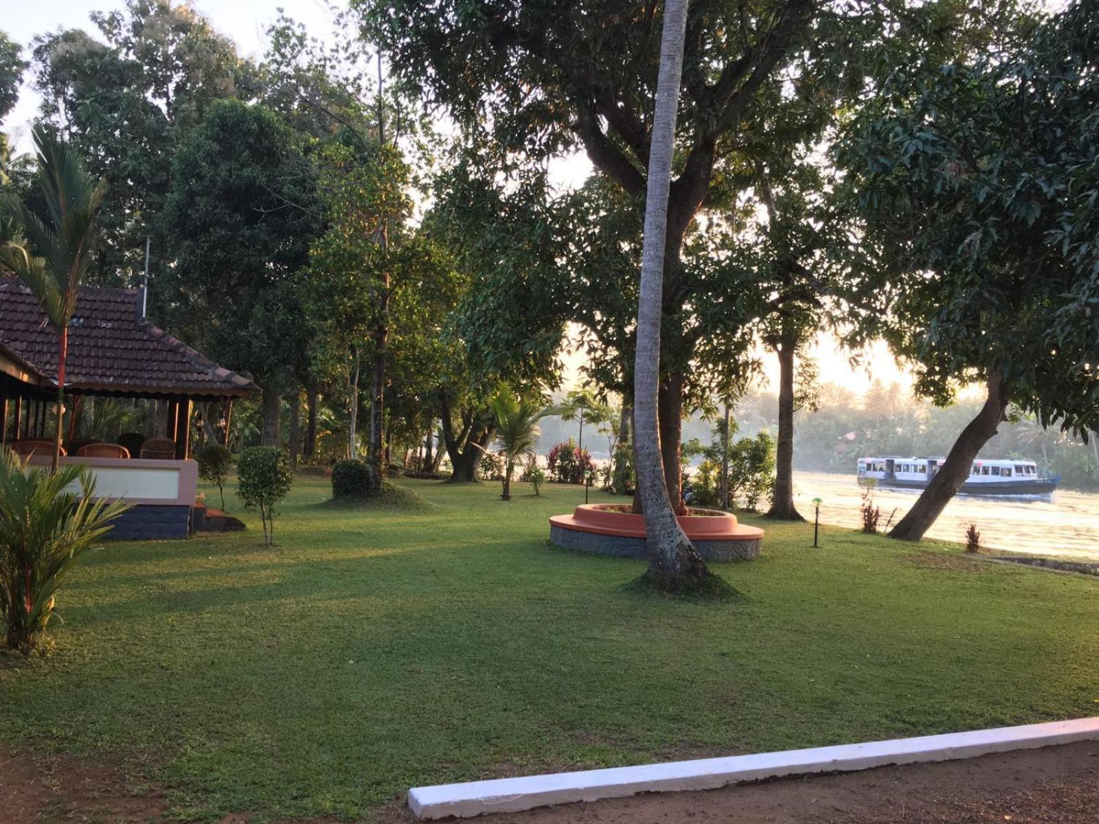The Pamba Heritage Villa Champakulam Екстериор снимка
